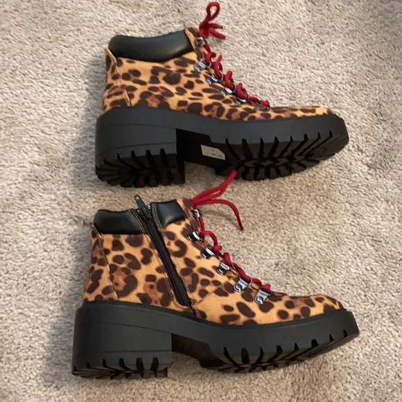 Sketchers Leopard Boots - Picture 5 of 5